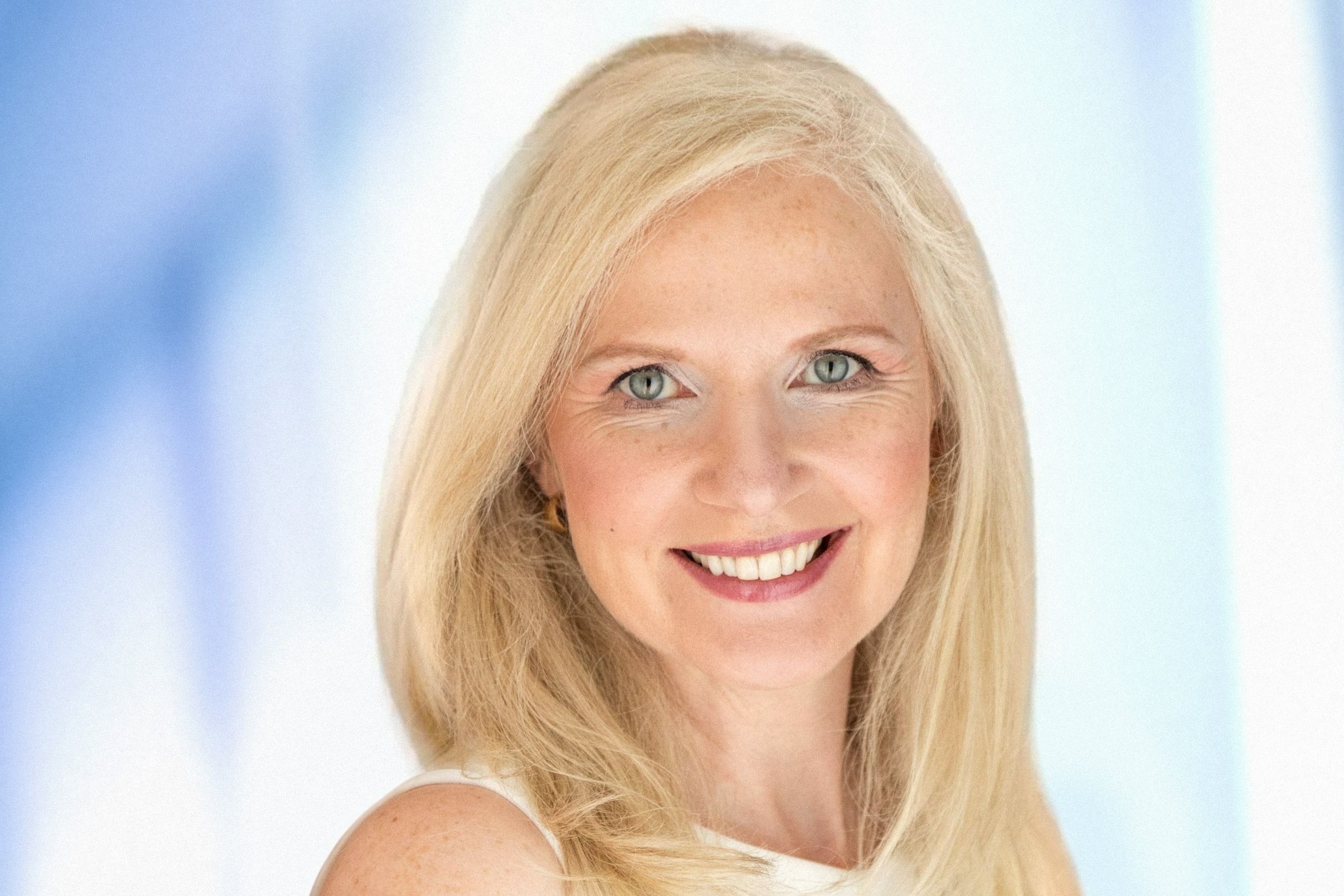 Headshot-JoanneColes