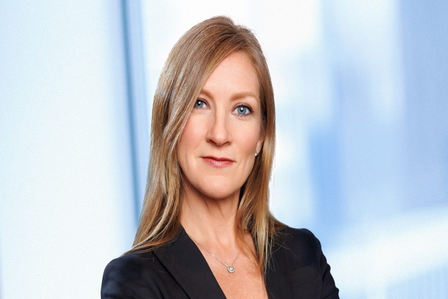 Headshot-AdrienneDale-Burns