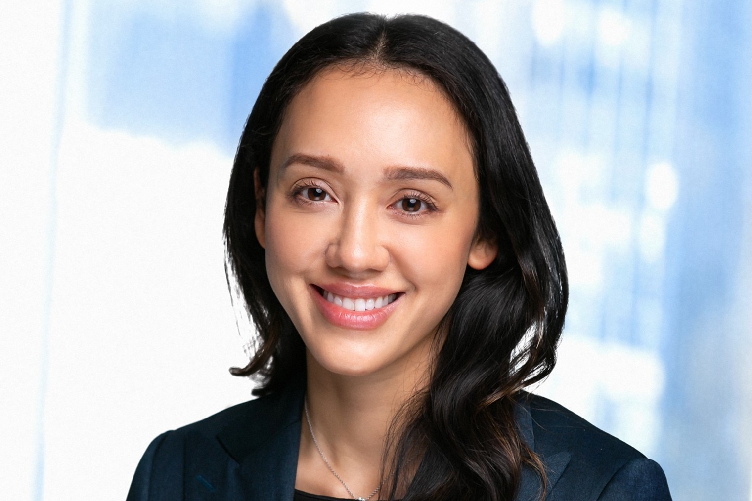 Headshot-CatherineHolzapfel